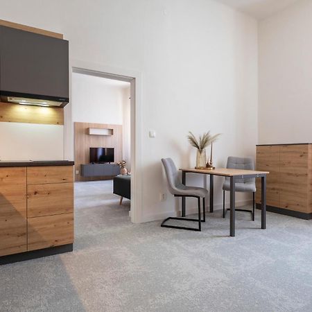 Alure Residences 10 - 24H Self Check-In & Private Parking Next To The Apartment Building Included, City Center Right On Snp Square In A Quiet Passage, New Building, Best Deal In Town Банска бистрица Екстериор снимка
