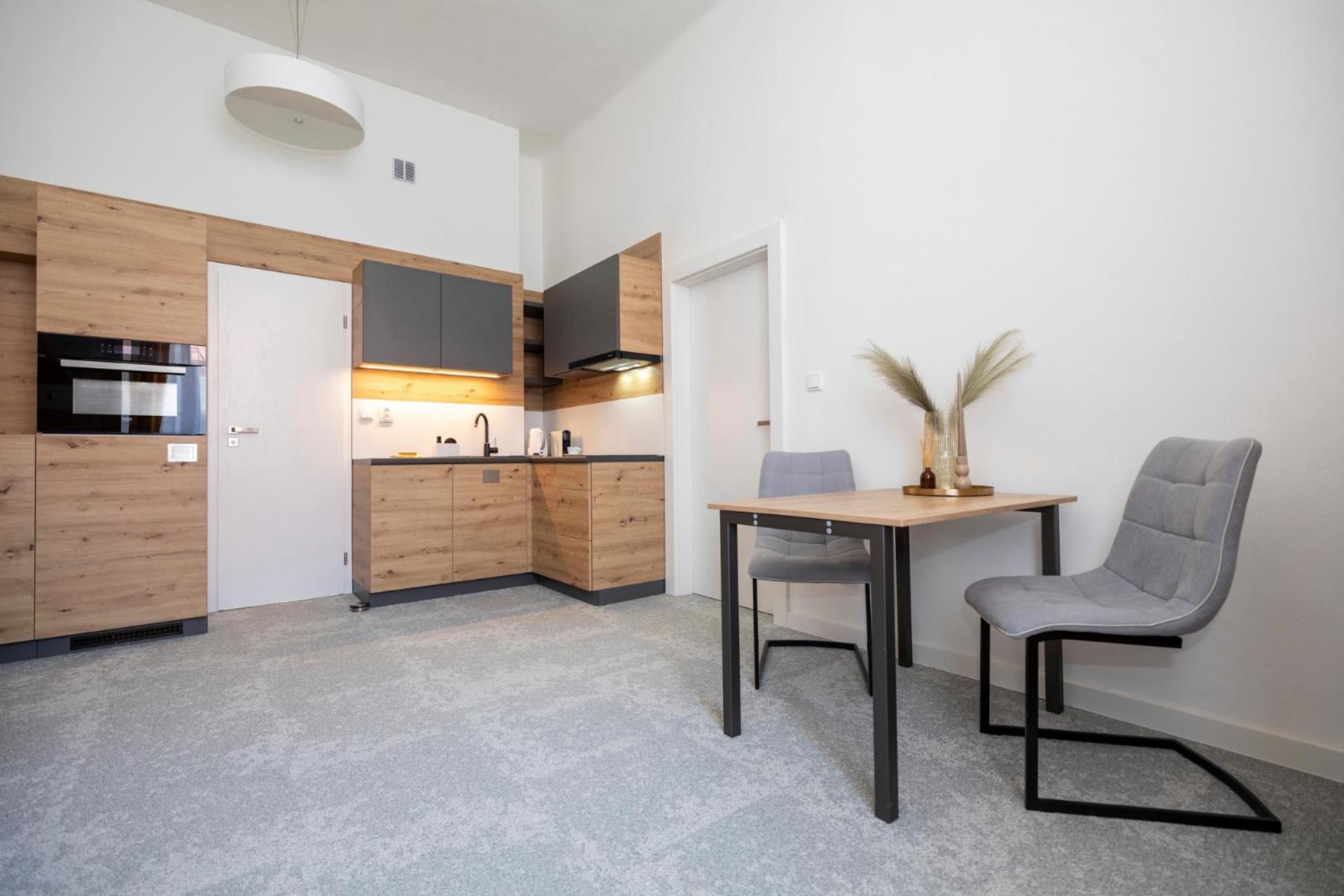 Alure Residences 10 - 24H Self Check-In & Private Parking Next To The Apartment Building Included, City Center Right On Snp Square In A Quiet Passage, New Building, Best Deal In Town Банска бистрица Екстериор снимка